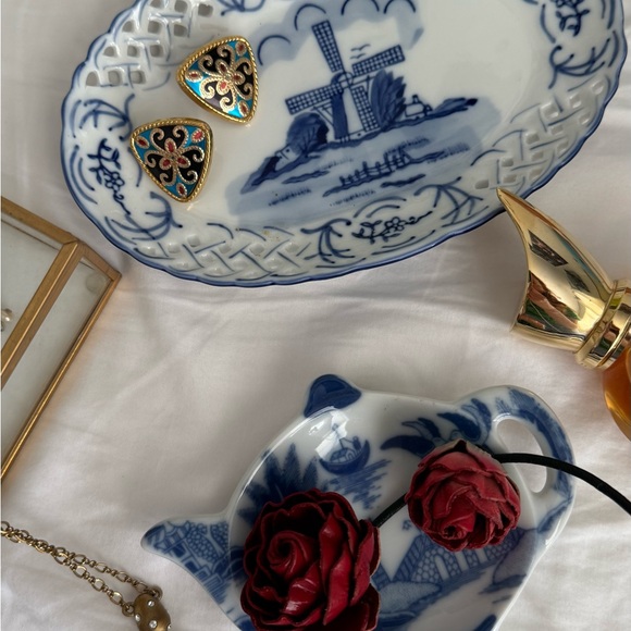 Vintage  Blue & Gold Color Earrings Clips - Picture 2 of 7